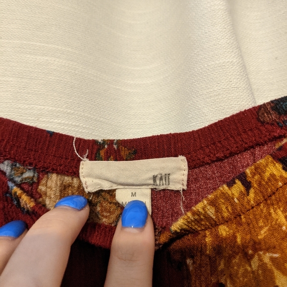 KAII medium boutique deep red floral top - Picture 2 of 6